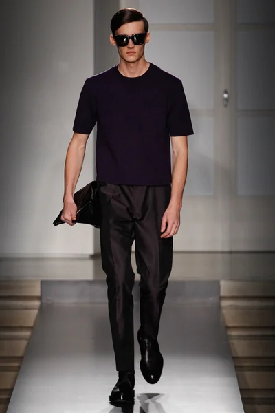 Look 16